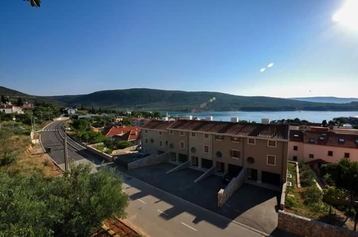 Panorama Sunset Apartments Cres Extérieur photo